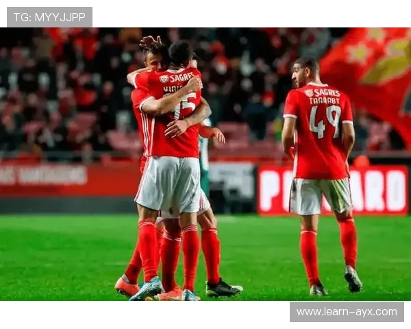 豪门对决引爆周末焦点战国脚闪耀赛场掀起争冠狂潮球迷热议未来走势