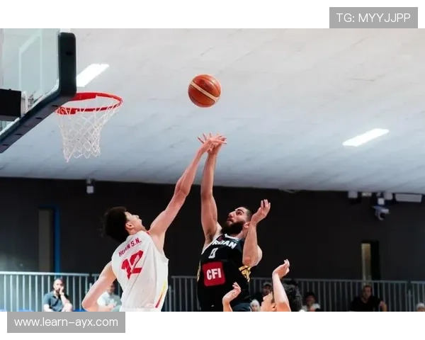 中国男篮力克澳大利亚挺进世界杯四强 展现顽强拼搏精神